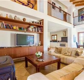 3 Bedroom Villa with Pool near Pollensa, Sleeps 6